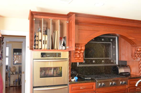 Vertical divider oven cabinet