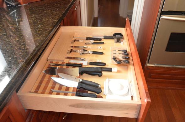 Custom knive drawer